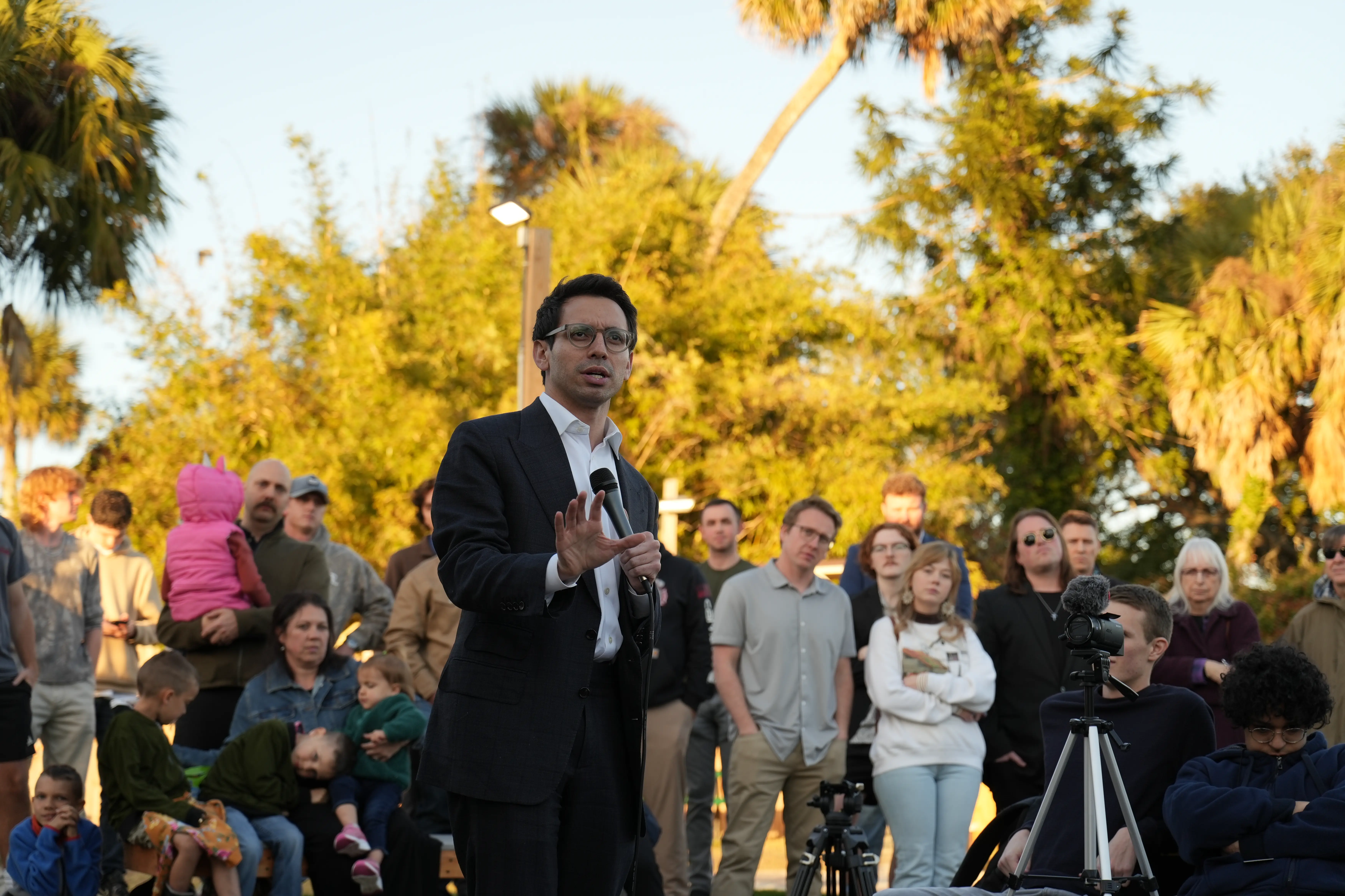 Golden hour on the campaign trail: Rallying a dedicated crowd at The Palm Pub.
